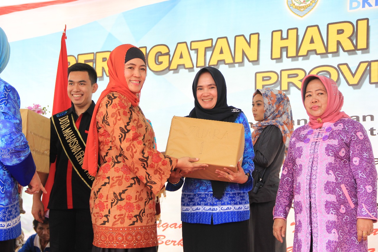 PKK Kabupaten Rejang Lebong meraih juara 1 Stand Pameran.