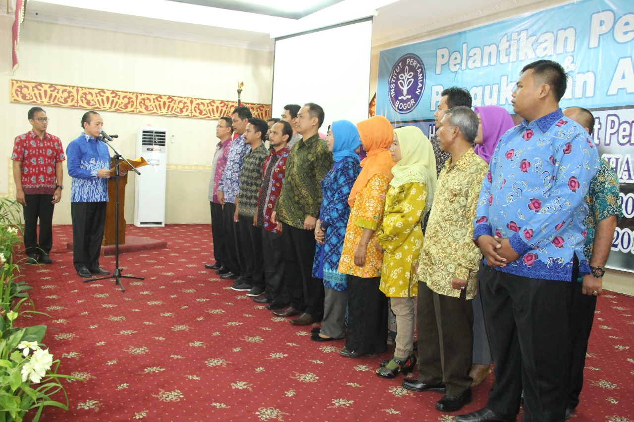 Pengukuhan Himpunan Alumni Institute Pertanian Bogor Dewan Pengurus Daerah (HA IPB DPD) Provinsi Bengkulu 2016-2020, di Balai Semarak Raya Kota Bengkulu, Ahad (30/07).