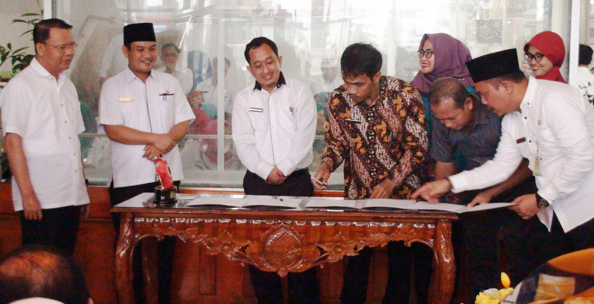 Penandatanganan Komitmen Bebas Iur Biaya RS dan KU Mitra BPJS Kesehatan Wilayah Bengkulu Tahun 2017, di RSUD M Yunus Bengkulu