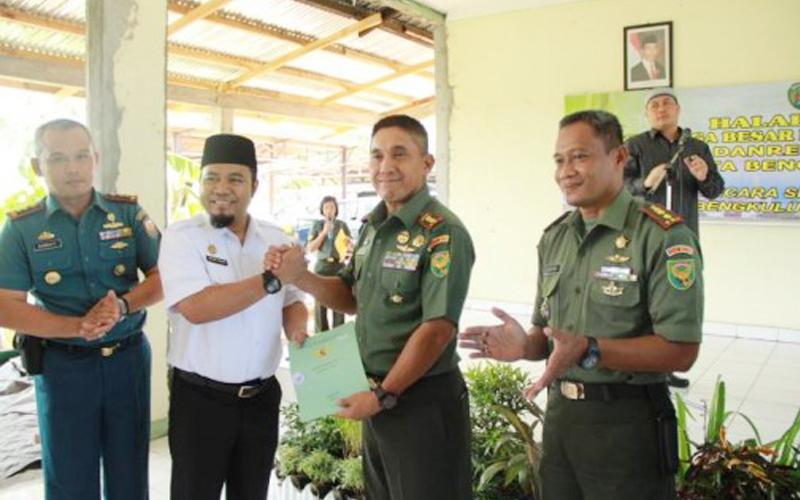 Walikota Bengkulu Helmi Hasan saat Halal bi Halal keluarga besar Kodim 0407 Kota Bengkulu
