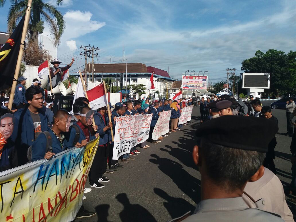 photo: Ratusan Mahasiswa Mengikuti Aksi 