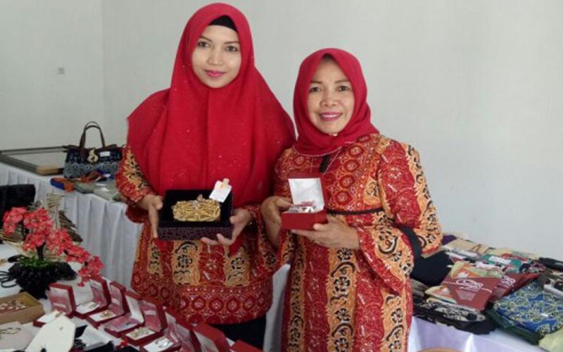 Provinsi Bengkulu ikut meramaikan ajang pameran produk unggulan yang digelar oleh Dewan Kerajinan Nasional Daerah (Dekranasda) di gedung Griya Asri, Jakarta Timur, Minggu (10/09/2017)