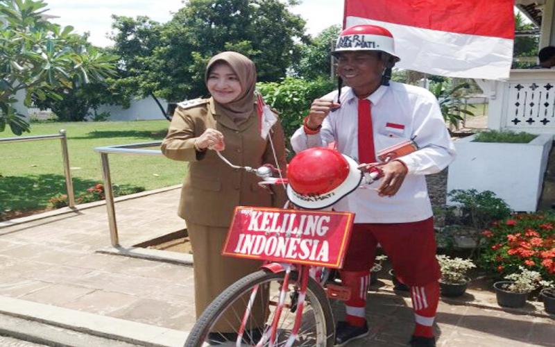 Wakil Walikota Patriana Sosialinda menyambut dengan ramah kedatangan Damin