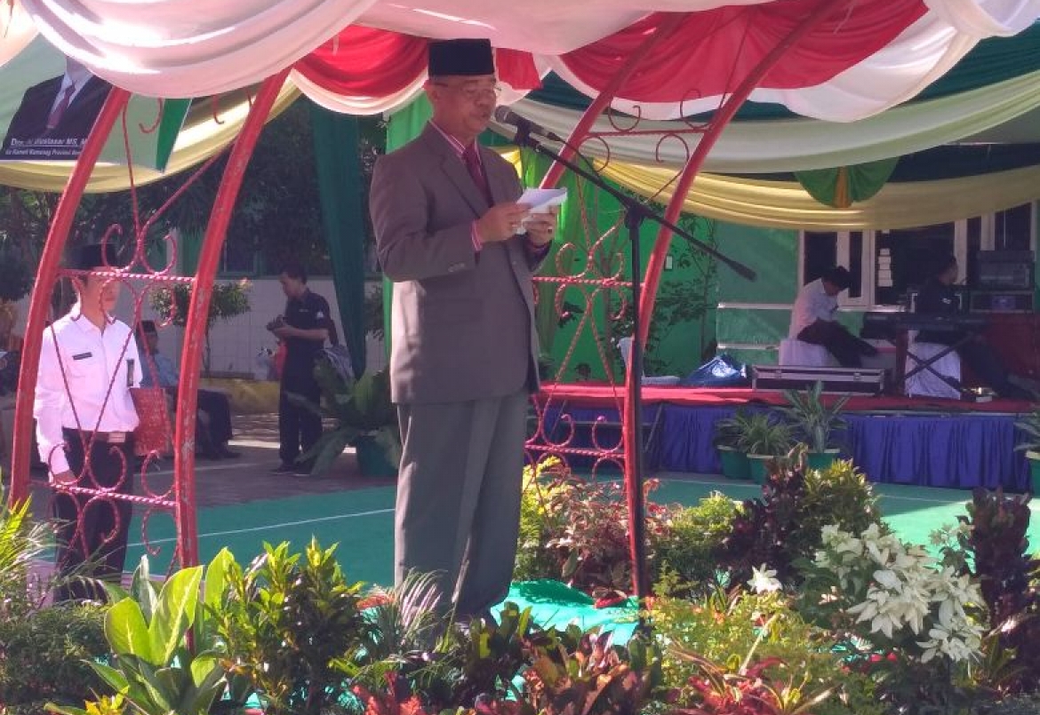 Kakanwil Kemenag Bengkulu Drs.H. Bustasar, MS. M.Pd