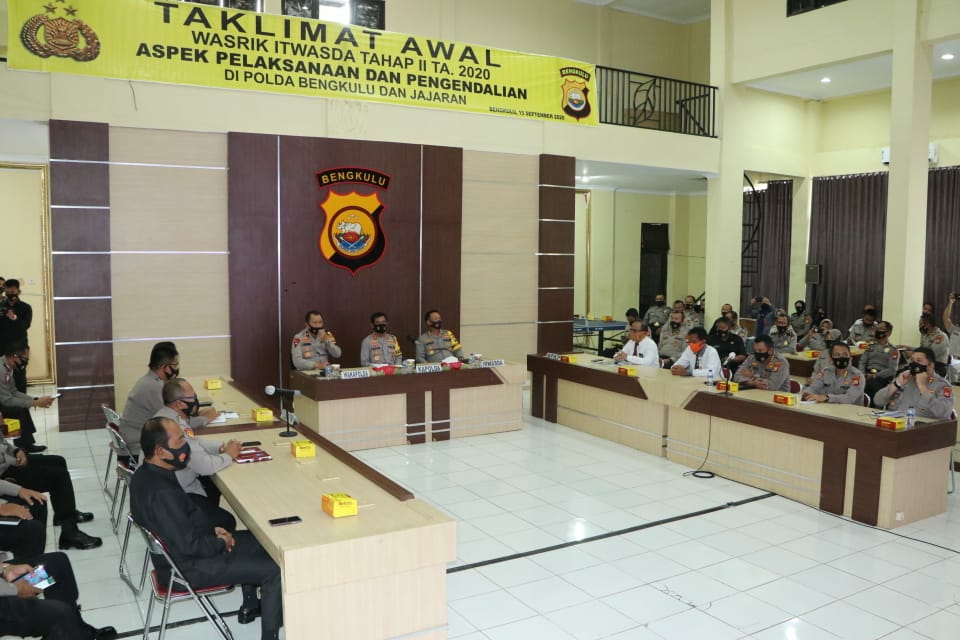 Hukum