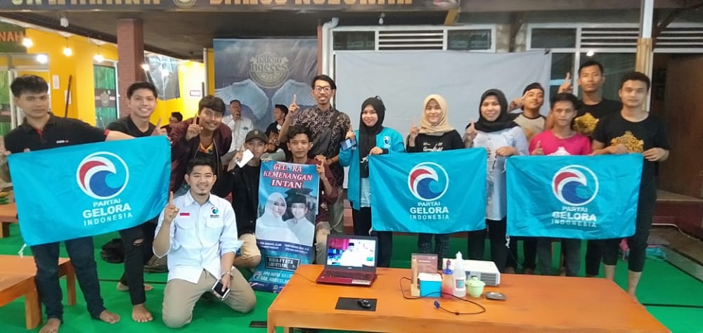 Photo bersama Gelora Pandeglang dan Barista saat Nobar