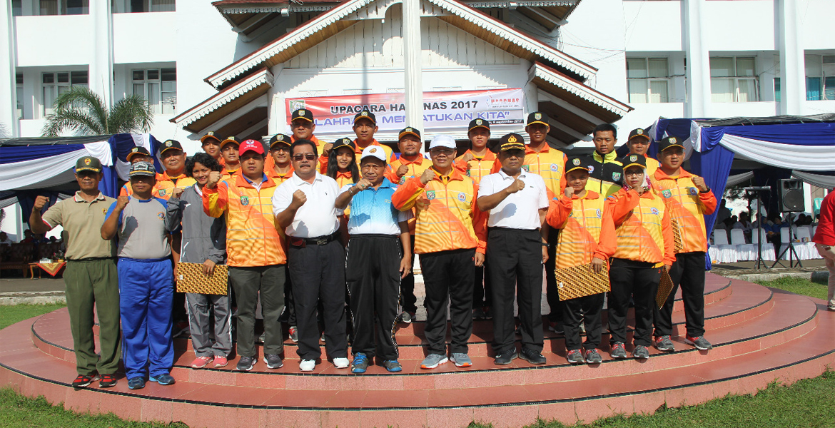 Plt Gubernur Bengkulu Rohidin Mersyah foto bersama Kontingen Olahraga Bengkulu