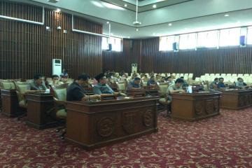 Anggota DPRD Provinsi Bengkulu mengikuti rapat paripurna, Senin (24/7/2017)