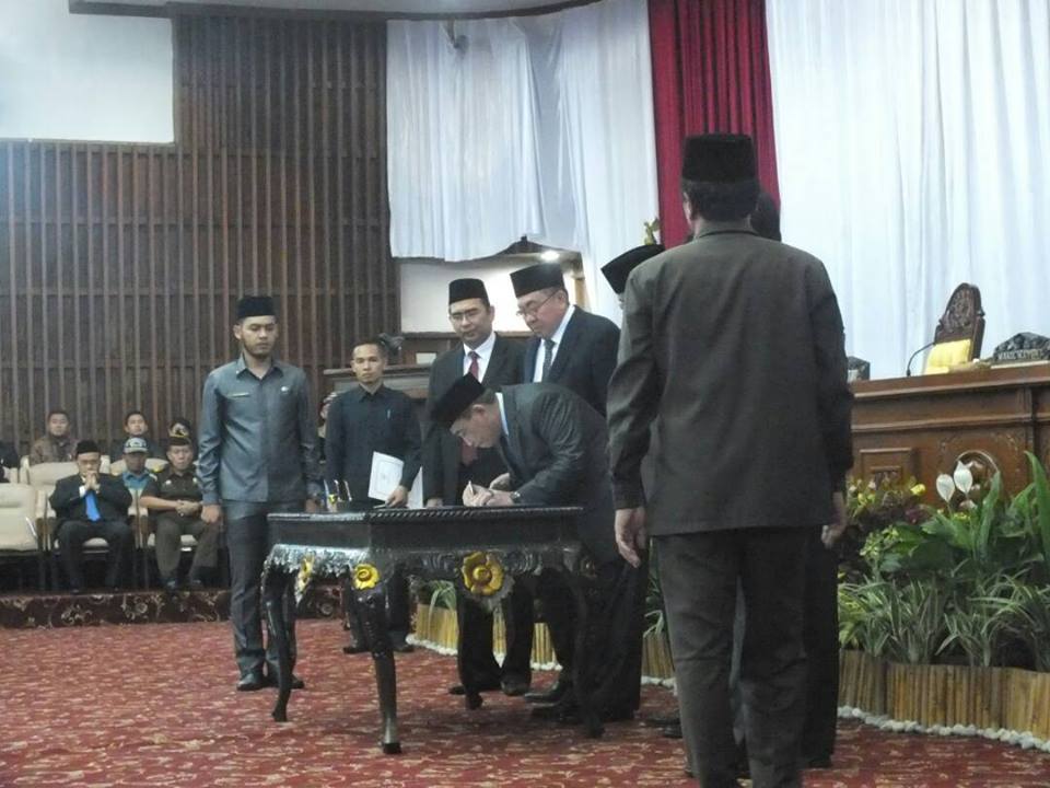 Penandatanganan serah terima LHP BPK RI Perwakilan Bengkulu
