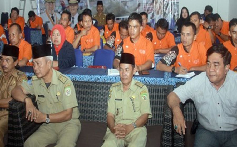 Ketua Harian Koni Provinsi Abdul Karim Tuki, Kabid Pembudayaan Olahraga Dispora prov Nauril Ahyar, SH, Irmidi, M.Pd Kabid Pengembangan Pemuda, Kepala UPTD Dispora Provinsi Dra. Kinata Barus, Elly Diana Mamesah, M.Pd Instruktur PB PASI menghadiri pelatihan.