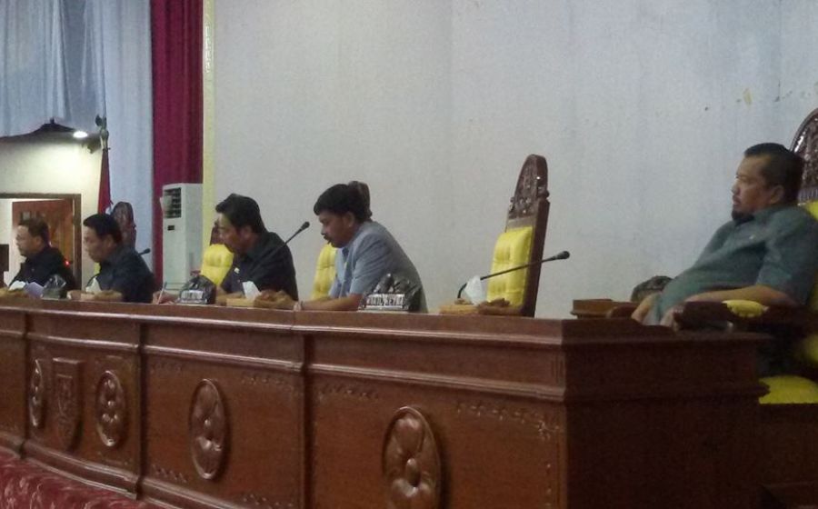 Para pimpinan rapat paripurna dan Plt Gubernur Bengkulu