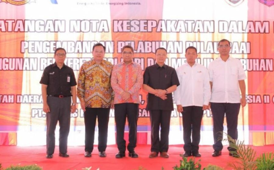 Foto bersama usai melakukan penandatanganan nota kesepahaman