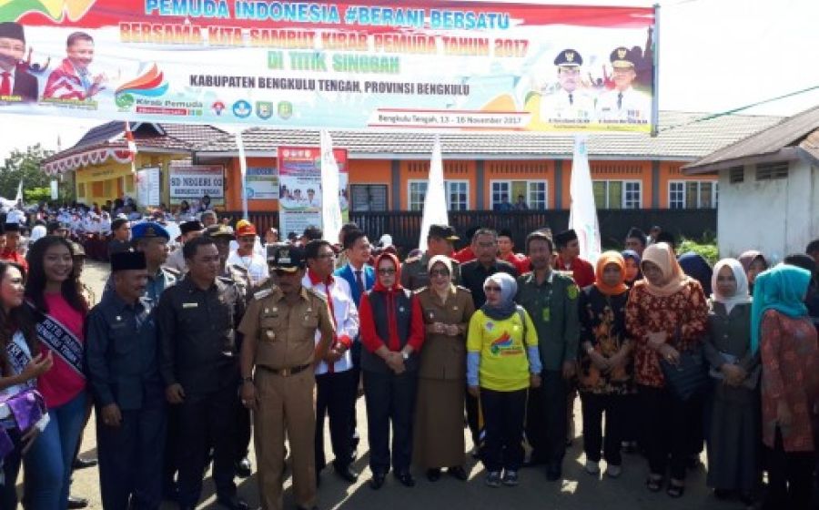Photo Bersama Wawali Kota Bengkulu denagan Pemerintah Bengkulu Tengah dan peserta kirab Pemuda Nusantara