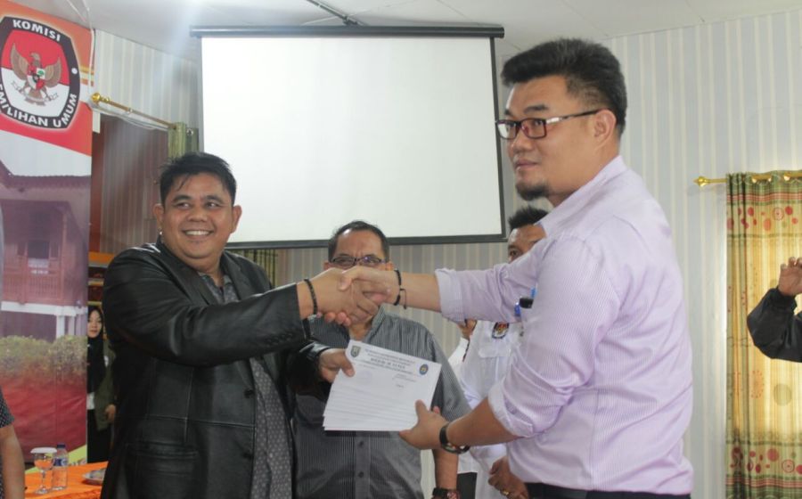 Penyerahan Hasil Tes Kesehatan oleh Tim Dokter di Terimah Langsung Oleh KPU