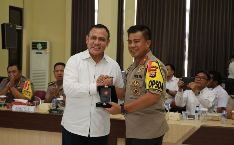 Hukum