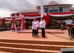 Bupati Bundra dan Menko Puan dalam rangkaian kegiatan Hardiknas