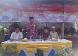 Heri Ifzan memberikan sambutan dan tanggapan terhadap keluhan masyarakat