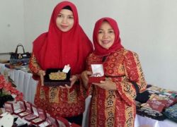 Provinsi Bengkulu ikut meramaikan ajang pameran produk unggulan yang digelar oleh Dewan Kerajinan Nasional Daerah (Dekranasda) di gedung Griya Asri, Jakarta Timur, Minggu (10/09/2017)